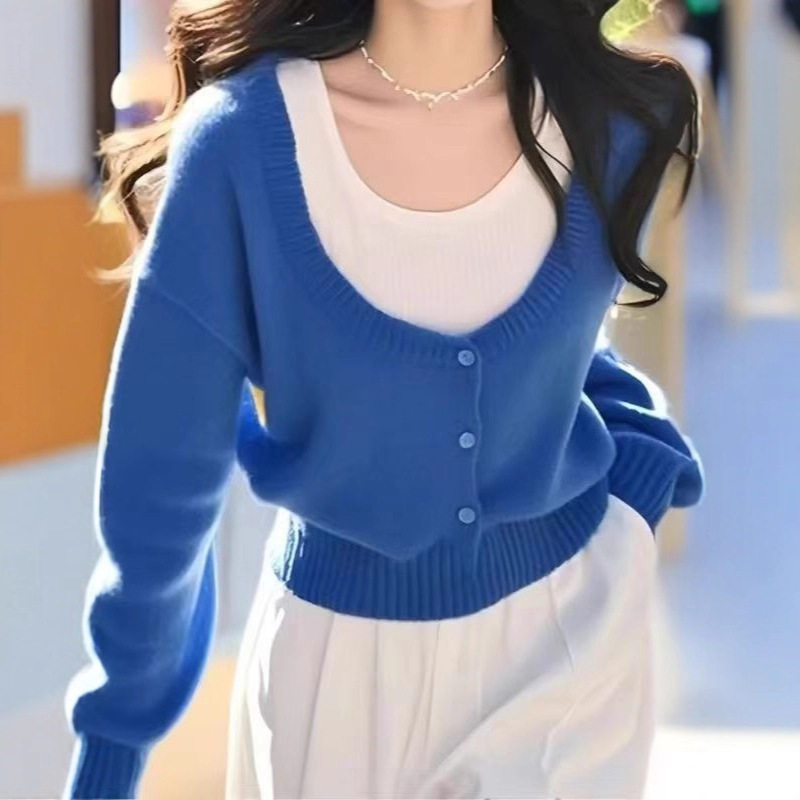 洋气减龄上衣蓝色假两件针织衫女2026春季新款今年流行的漂亮毛衣