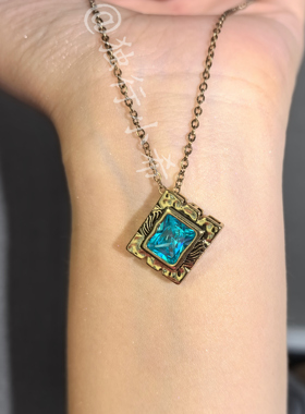 二次元祁煜牵绊戒面古金色深海蓝锆石锁骨链项链周边个性