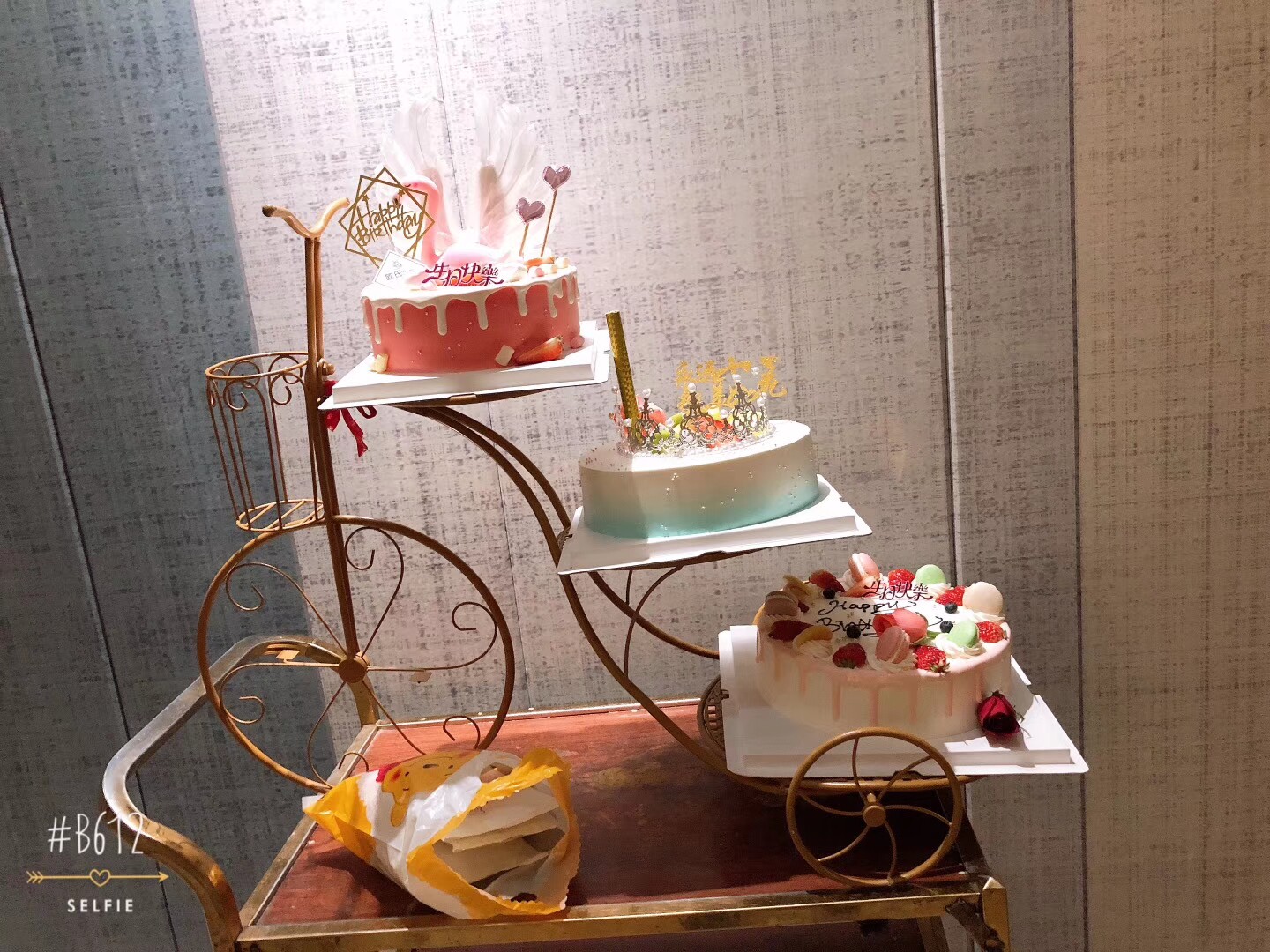 欧式新款创意铁艺蛋糕架子自行车生日婚庆婚礼三层多层甜品展示台