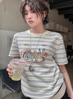 2025夏季More.有熊简约休闲细条纹坑条字母印花圆领短袖T恤上衣女