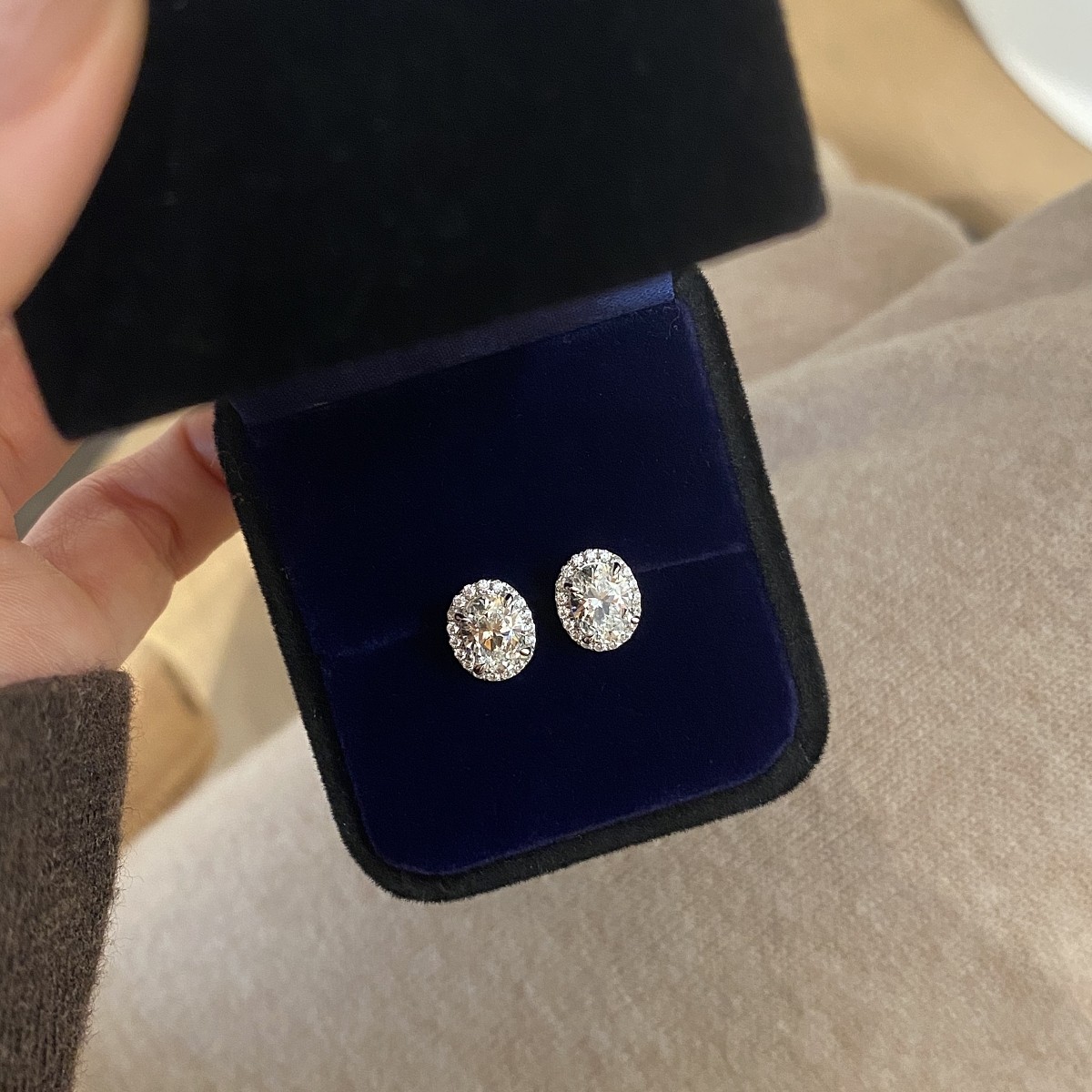 超闪1.5克拉鸽子蛋围镶耳钉925纯银轻奢高级感G色仿真钻不掉色,饰品/流行首饰/时尚饰品新,银饰耳饰,淘宝优惠券,粉丝福利购,淘宝优惠卷