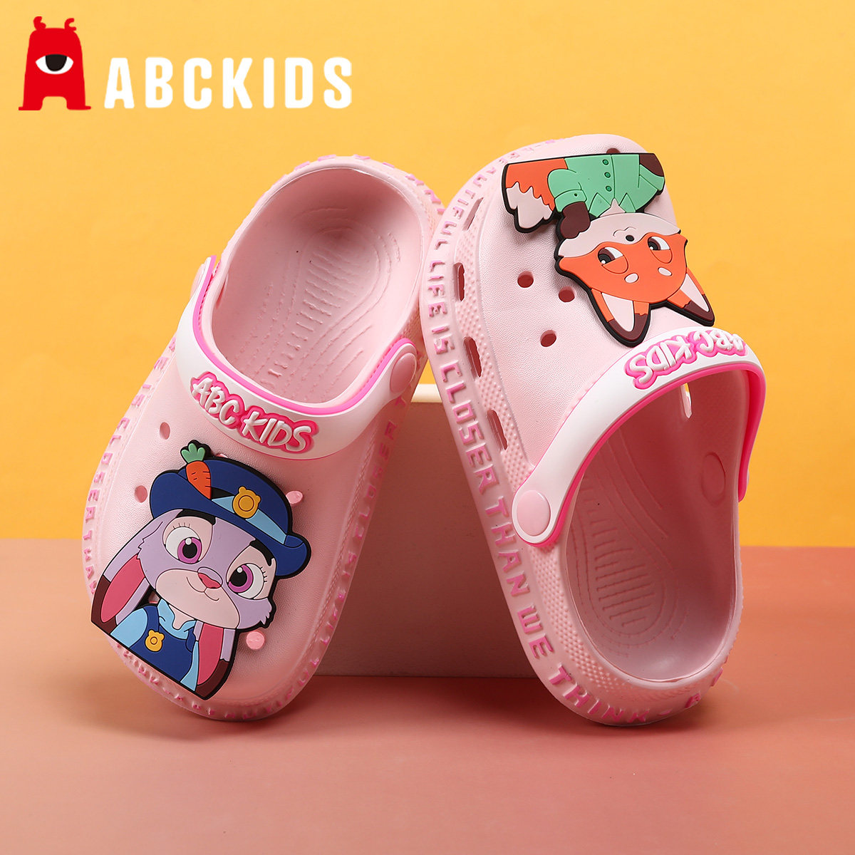 疯狂动物城女童洞洞鞋软底防滑新款2026儿童拖鞋女孩宝宝外穿凉鞋