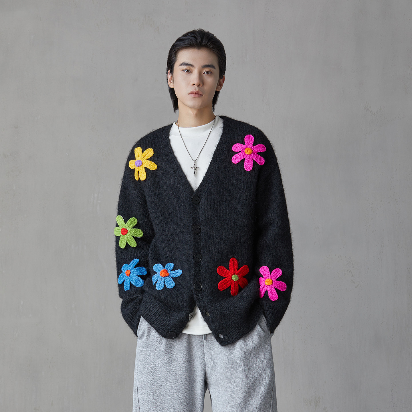 hebbles/亨佰仕开衫毛衣冬季新款针织V领领口立体花朵毛衣外套