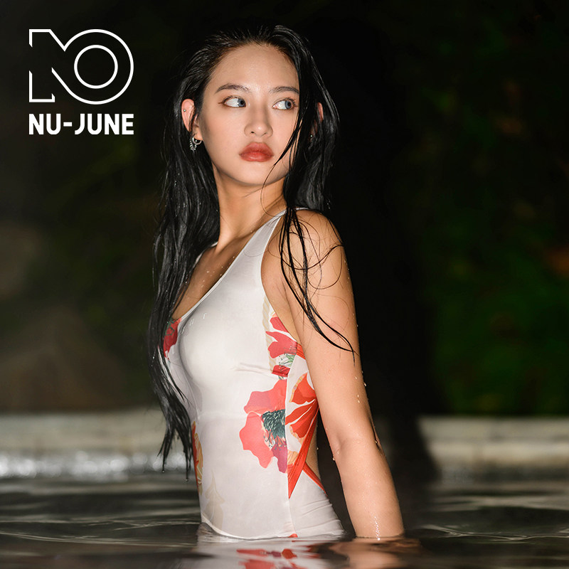 Nu-June泳衣女连体泡温泉露背休闲游泳馆专用带胸垫ins风仙女范