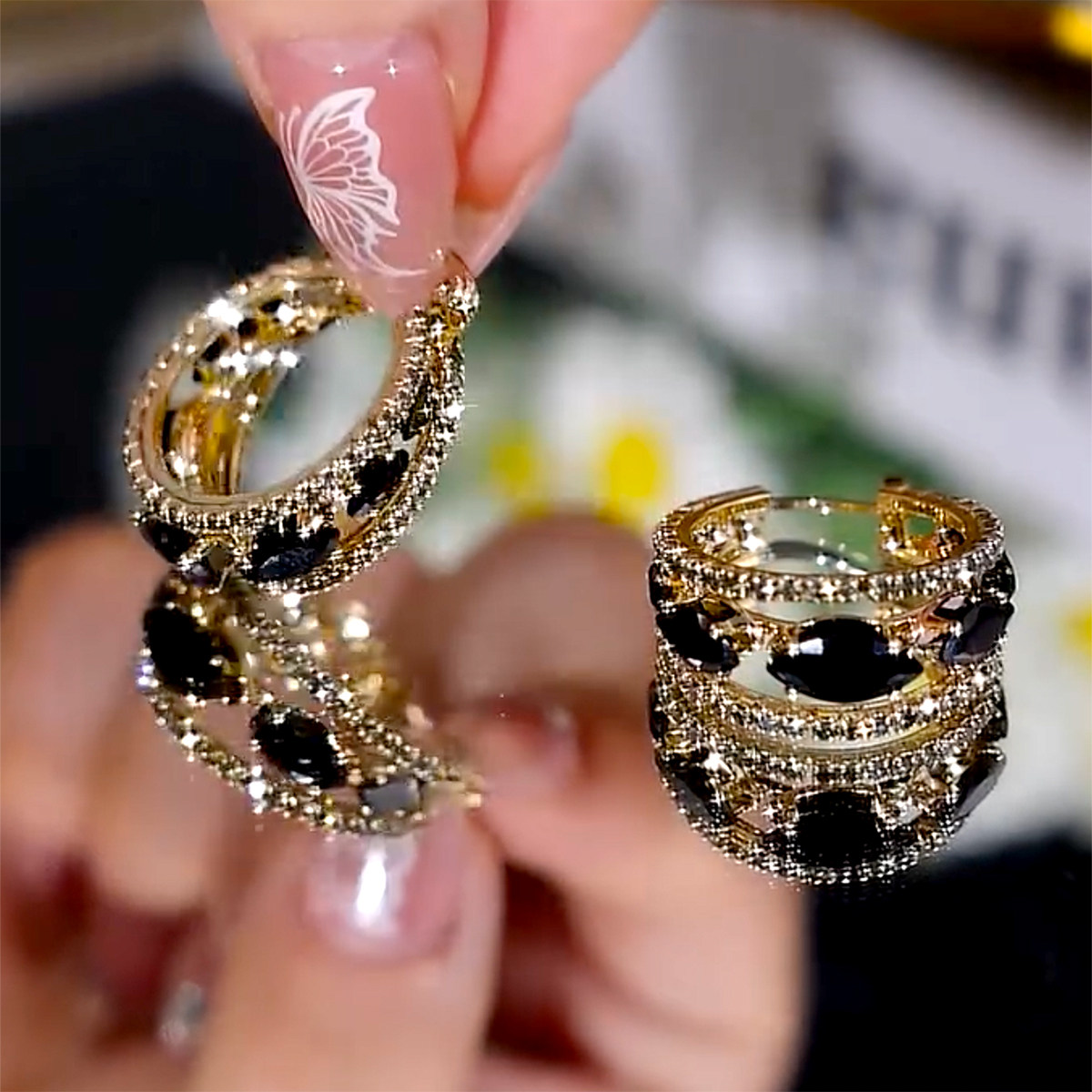 法式复古微镶钻黑色锆石精致耳圈高级感港风小众洋气设计气质耳,饰品/流行首饰/时尚饰品新,耳环,淘宝优惠券,粉丝福利购,淘宝优惠卷