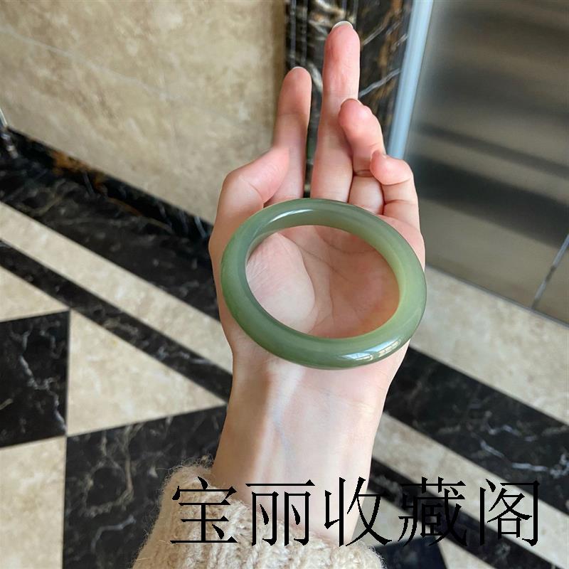 新疆和田玉色手镯女款晴水圆条湖水绿玉镯子美人条高端冰种玉髓镯
