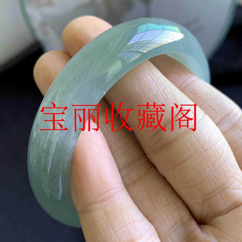 蓝水翡翠色玉镯子油青飘花贵妃镯