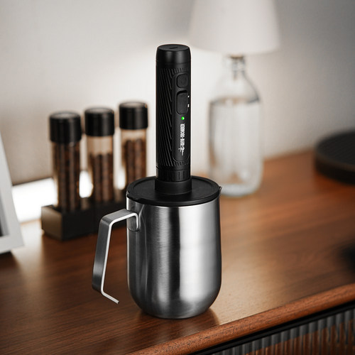 轰炸机魔术师打奶缸拉花缸