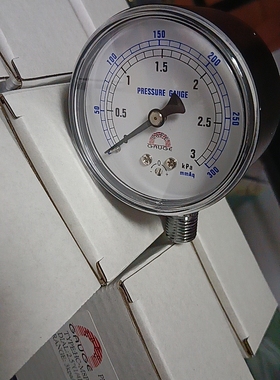 台湾华记微差表3kpa300mmAq直立黑壳微压1/4pt镀鉻HC-M8P1