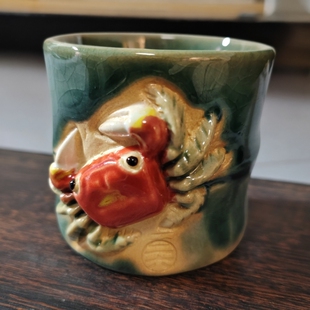 日本志野乐山烧螃蟹松树汤吞主人杯红色虫孔内雕螃蟹粗陶茶杯