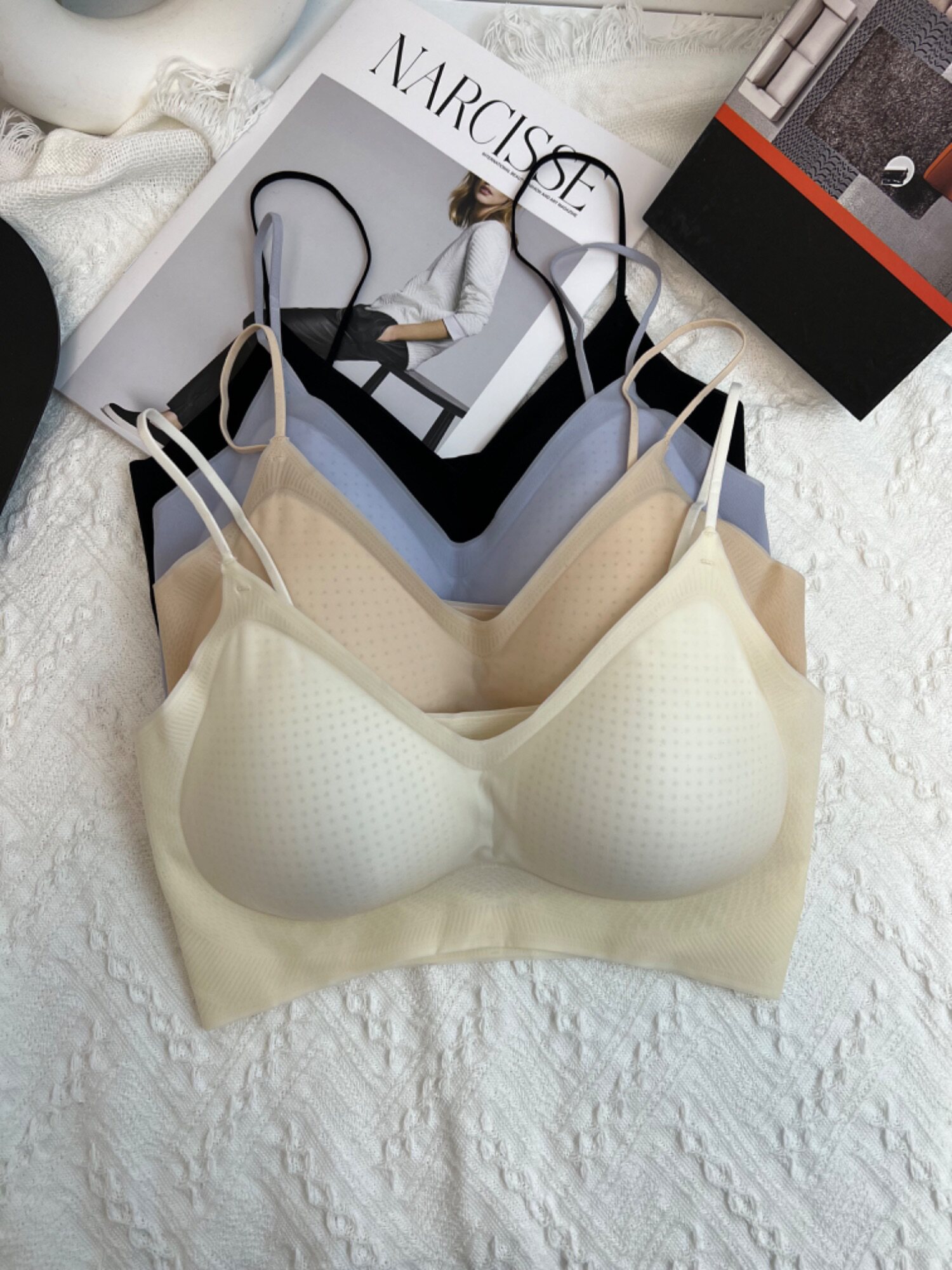 魅丽翘无钢圈运动内衣女乳胶垫抹胸式内搭薄模杯舒适亲肤纯色文胸