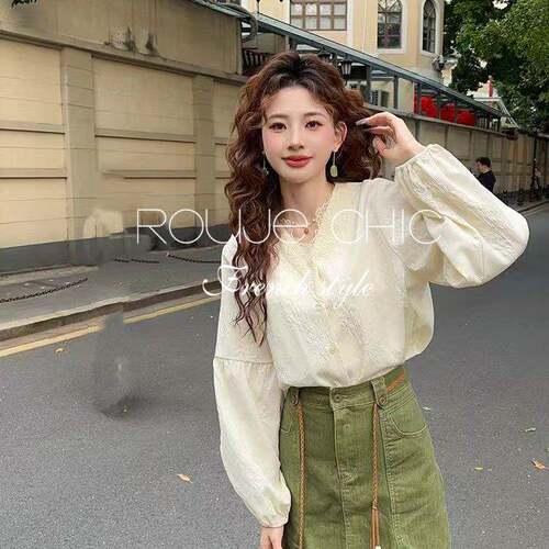 法国rouje chic春季法式杏色V领拼接蕾丝提花衬衫修身别致衬衣女