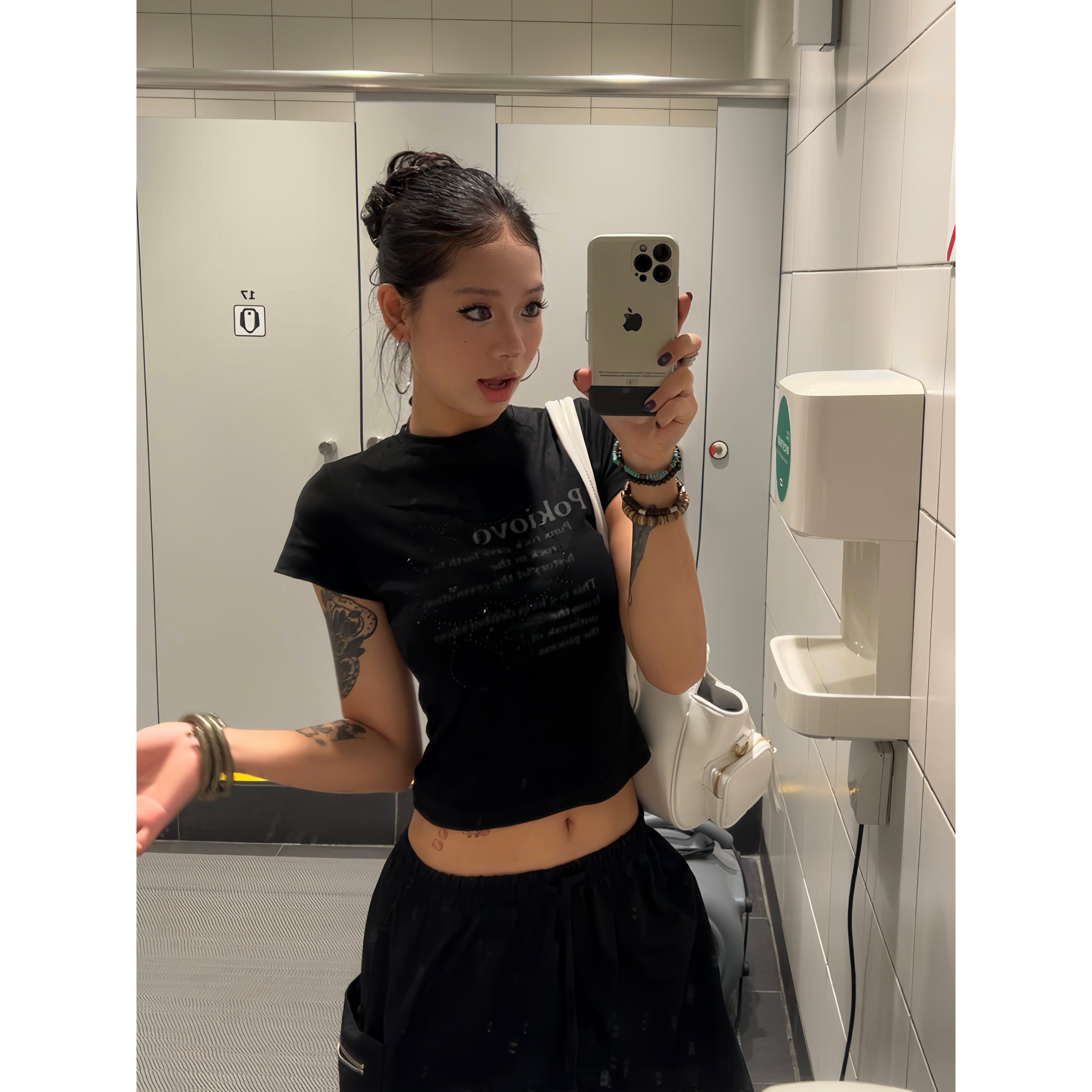 F383 2026夏季甜辣妹风烫钻修身短款T恤女美式正肩休闲短袖上衣潮