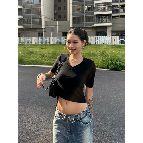 F383黑色V领中袖T恤辣妹短上衣