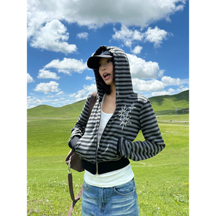 拉链卫衣女辣妹显瘦开衫 复古黑灰条纹连帽短款 外套秋ins 美式 F383