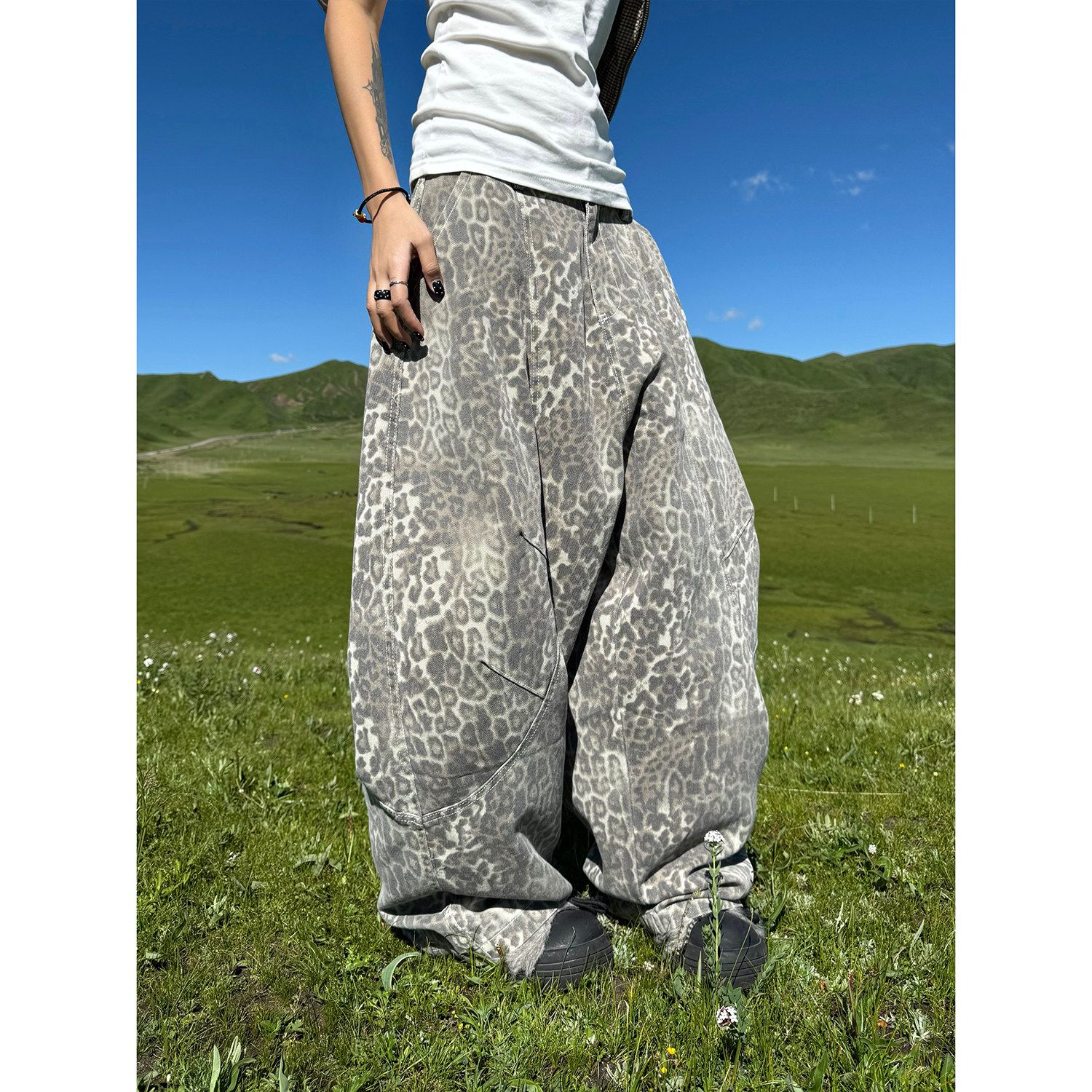 F383 美式复古豹纹满印弯刀阔腿牛仔裤男女街头宽松慵懒工装长裤