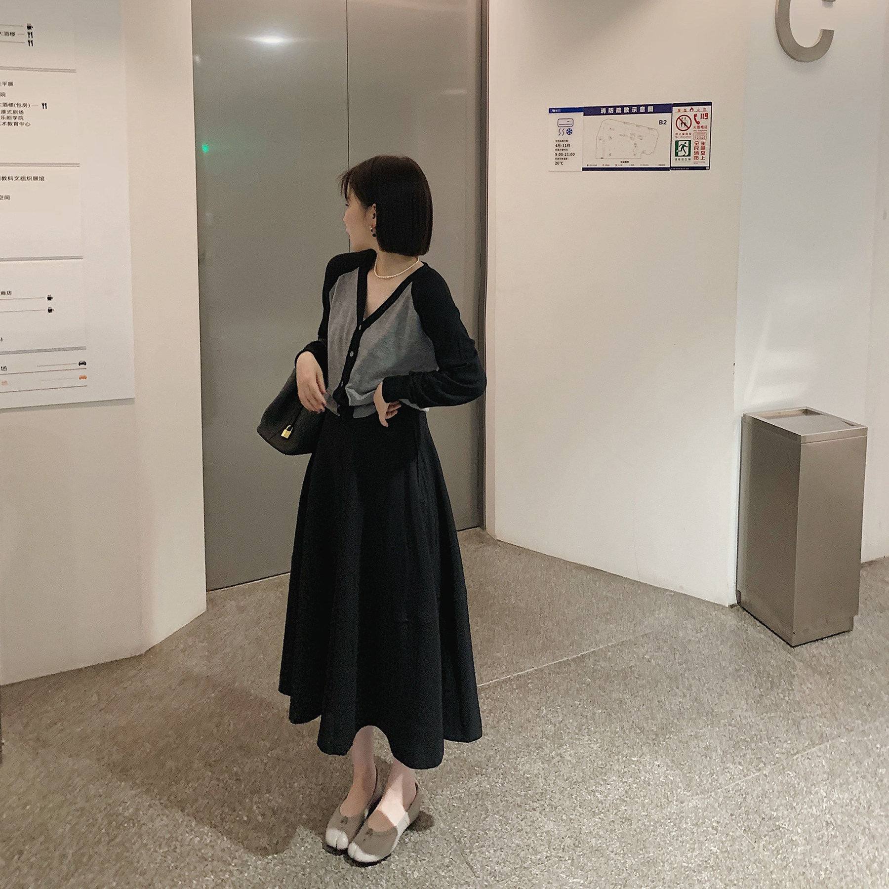 misslady2024秋季女装新款黑色赫本风中长款半身裙显瘦a字伞裙