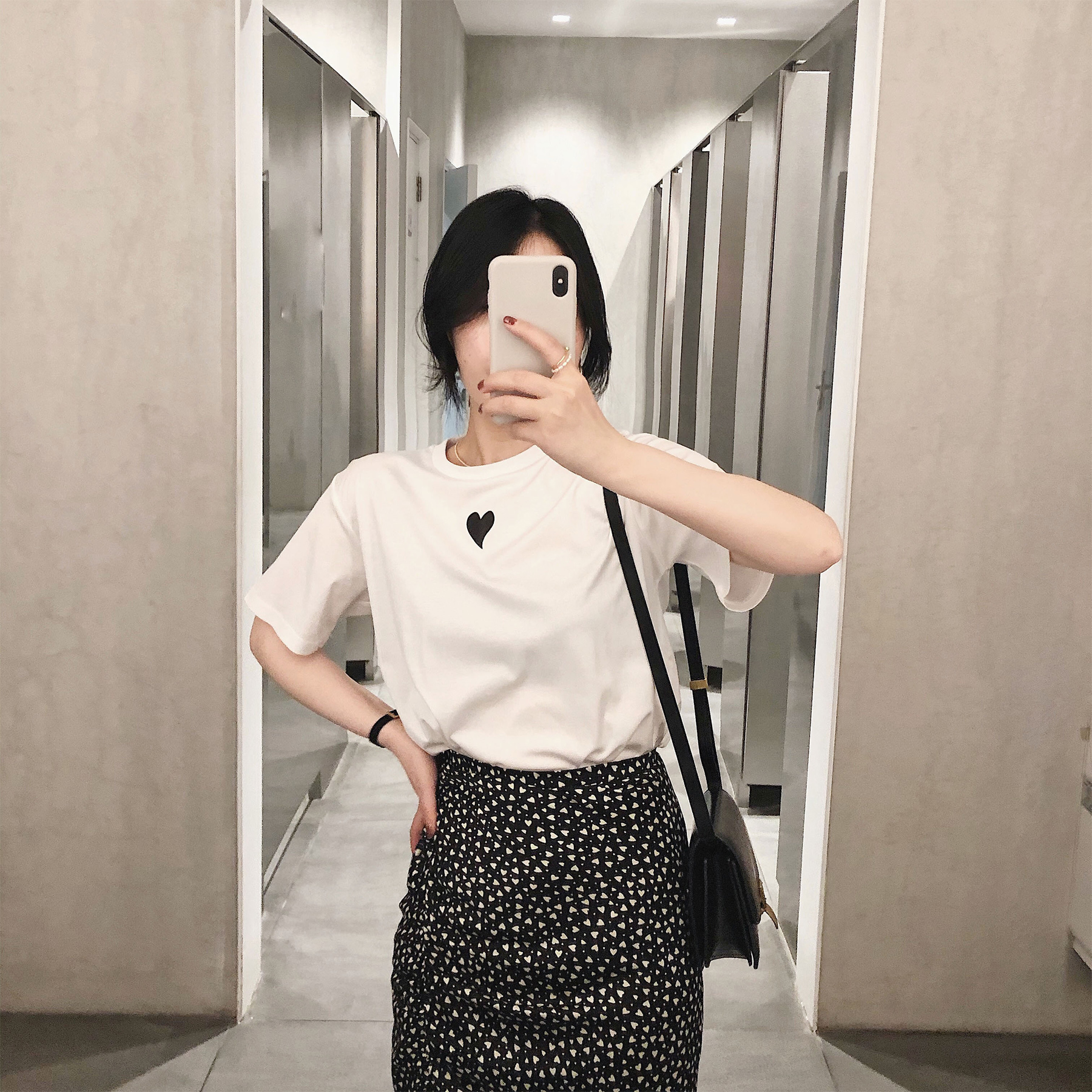 纯色设计感丝光棉爱心T恤轻熟