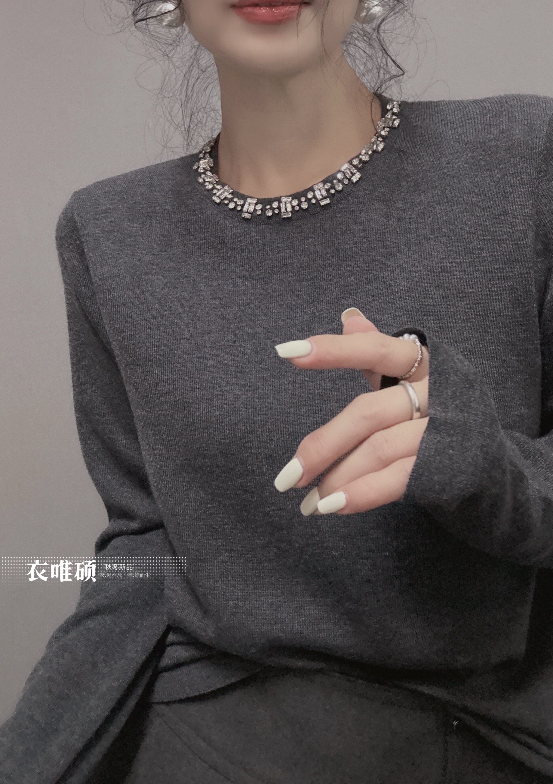 衣唯硕88091圆领重工水钻羊毛混纺弹力针织衫修身打底衫女