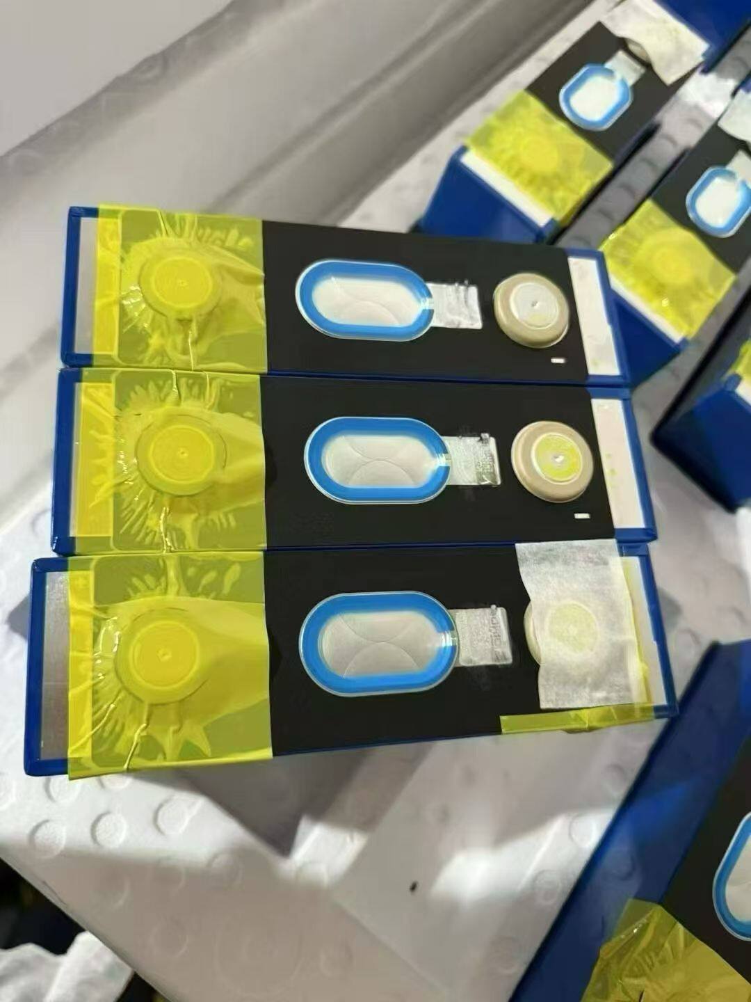 全新原装原皮宁德3.2V 铁锂324A  尺寸：57-200-215 内阻0.3以下