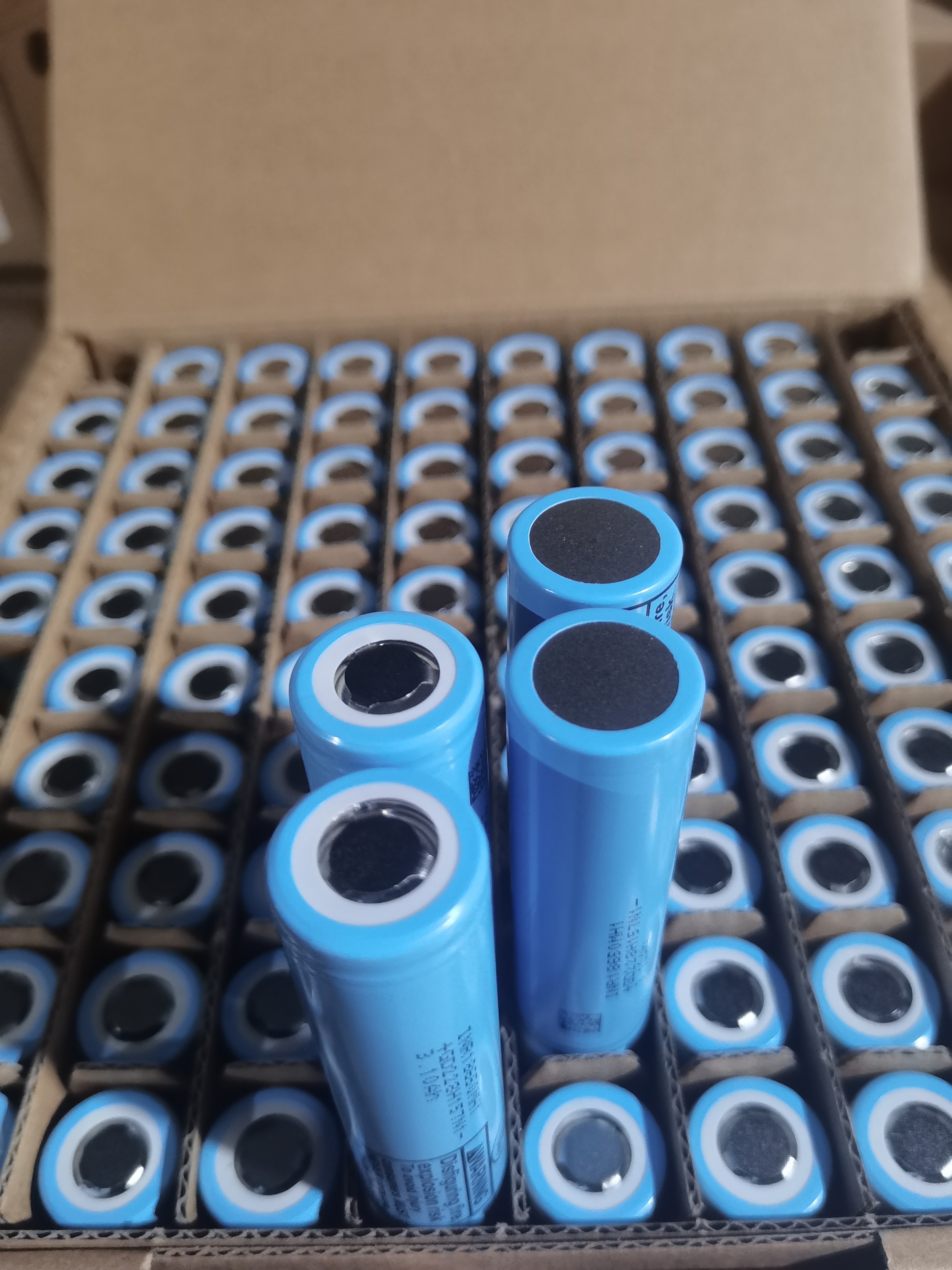 全新原包原装A品LG  MH1  中倍率3C  容量3150左右  内阻30左右