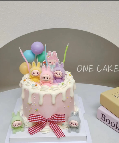 网红拉布布labubu儿童生日蛋糕装饰卡通摆件表情夹心饼干装扮配件