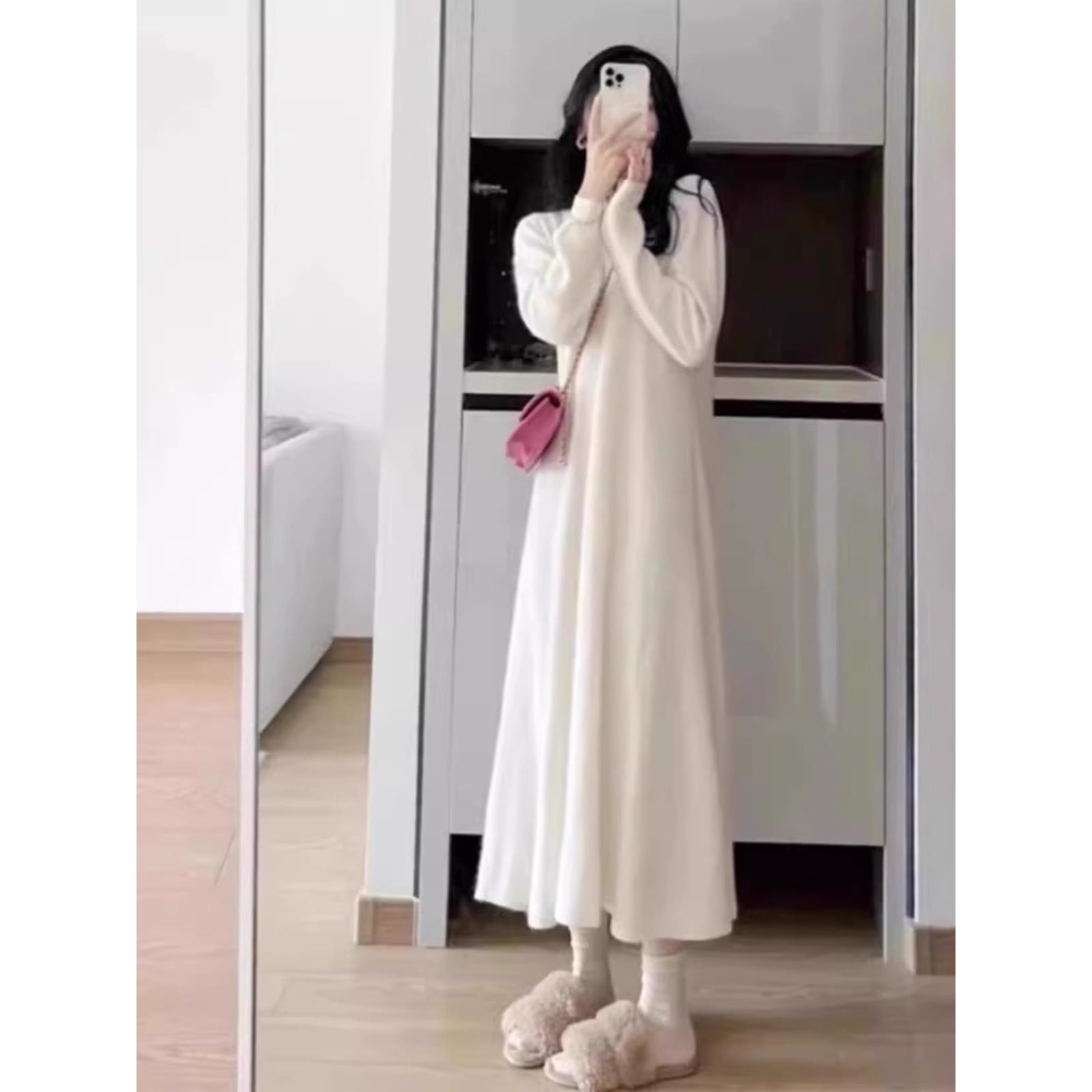 欧洲站2024新款配大衣的长款毛衣裙白色内搭打底针织连衣裙女秋冬