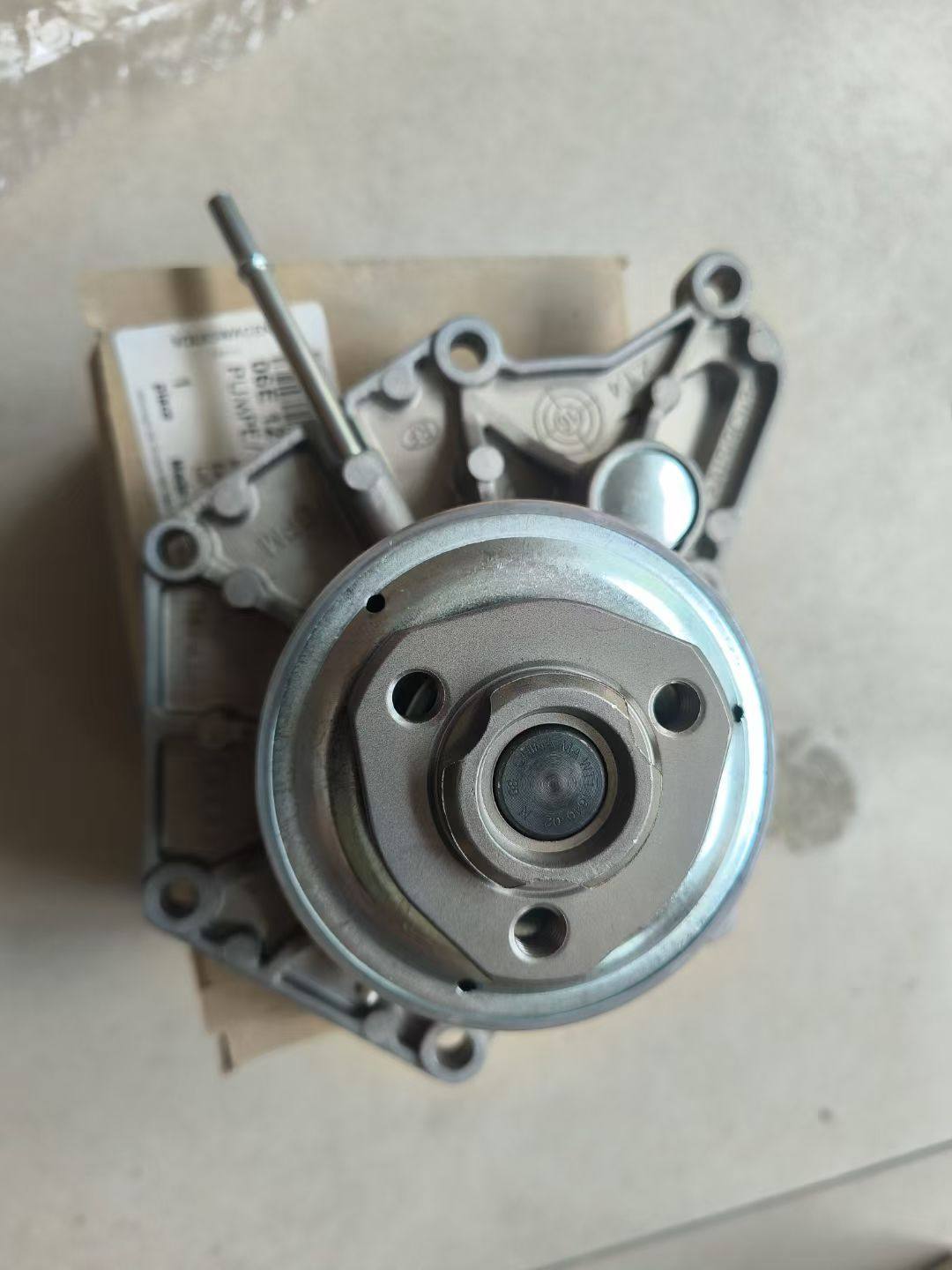 适用奥迪大众A6LC7A8A7发动机水泵总成2.52.8冷却液循环水泵总成