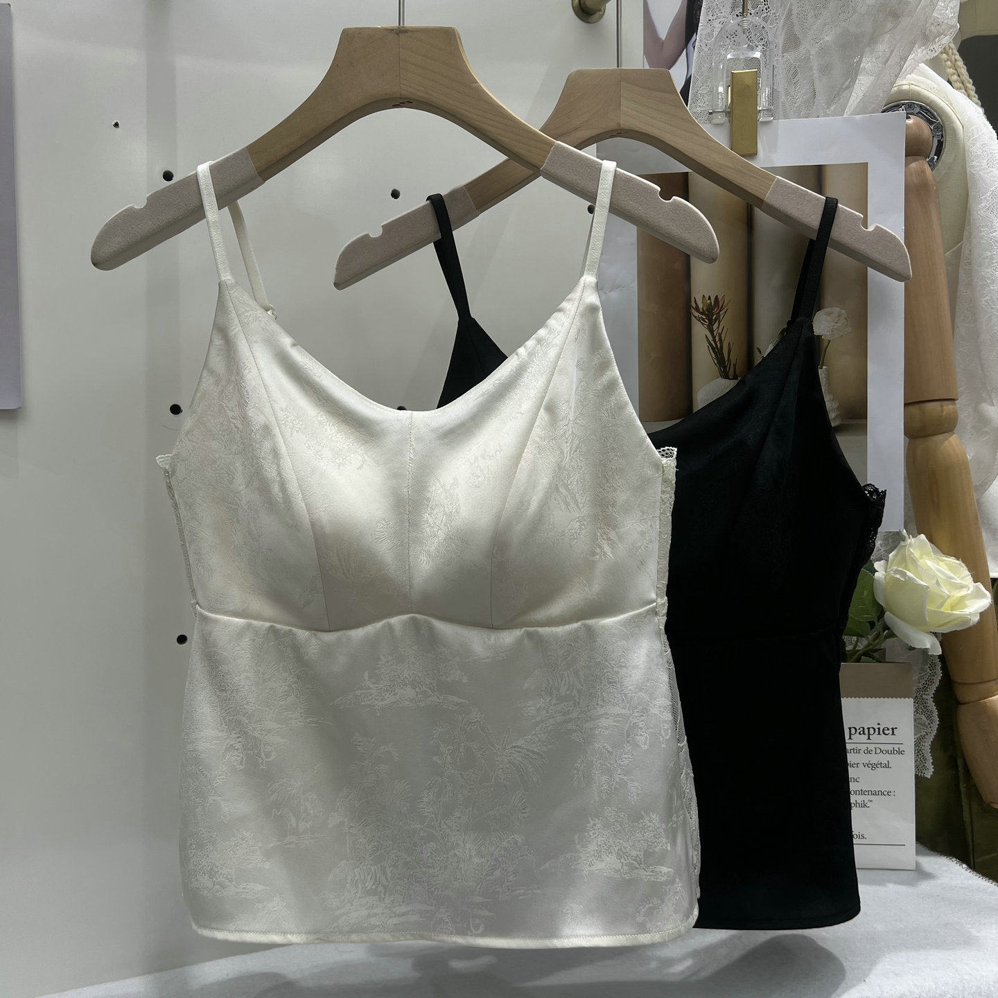细肩带琉璃醋酸面料新中式吊带背心女春夏新款美背带胸垫内搭打底