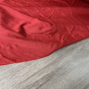 暗红色丝光羊毛55%粘纤45%漂亮色针织面料设计师T恤打底衫布料