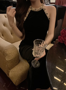 【钱大大】轻奢品设计师黑色丝绒钉珠挂脖气质名媛年会聚会小礼服