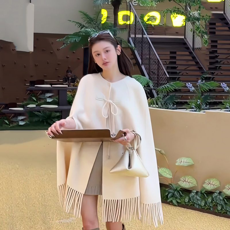 千金风大衣别致设计围巾领外套