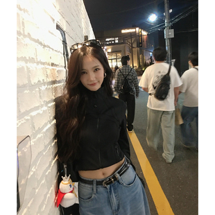 李一桐同款上衣！黑色立领拉链修身运动风女肌理感坑条2026秋冬款