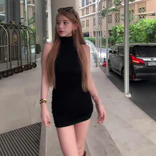 纯欲辣妹风黑色高领无袖连衣裙女收腰显瘦气质薄款打底包臀短裙