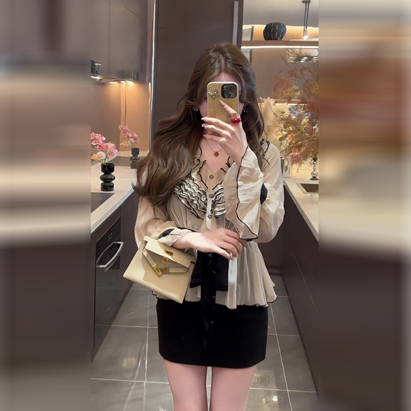 温柔木耳花边V领长袖衬衫上衣女