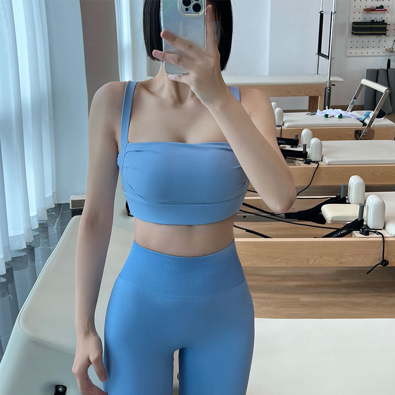 氧气女孩聚拢背心式瑜伽