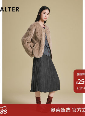 诗篇专选简约圆领保暖桑蚕丝填充内胆水貂皮草外套