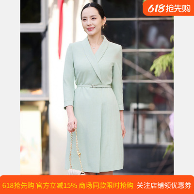 皮尔卡丹女春款绿色西装领连衣裙