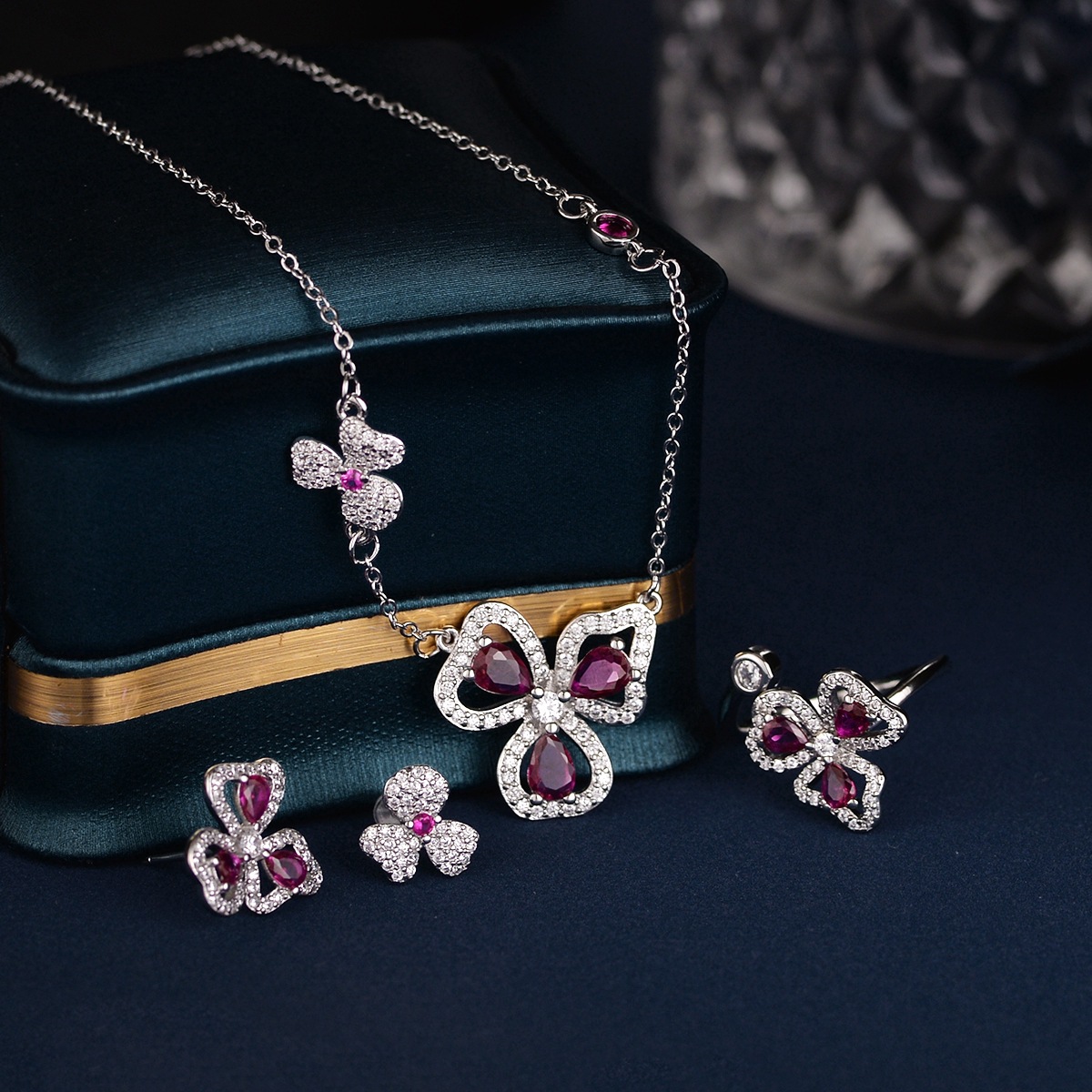 他为什么依然单身朱珠同款三叶花宝石项链满钻花朵耳钉开口戒指女