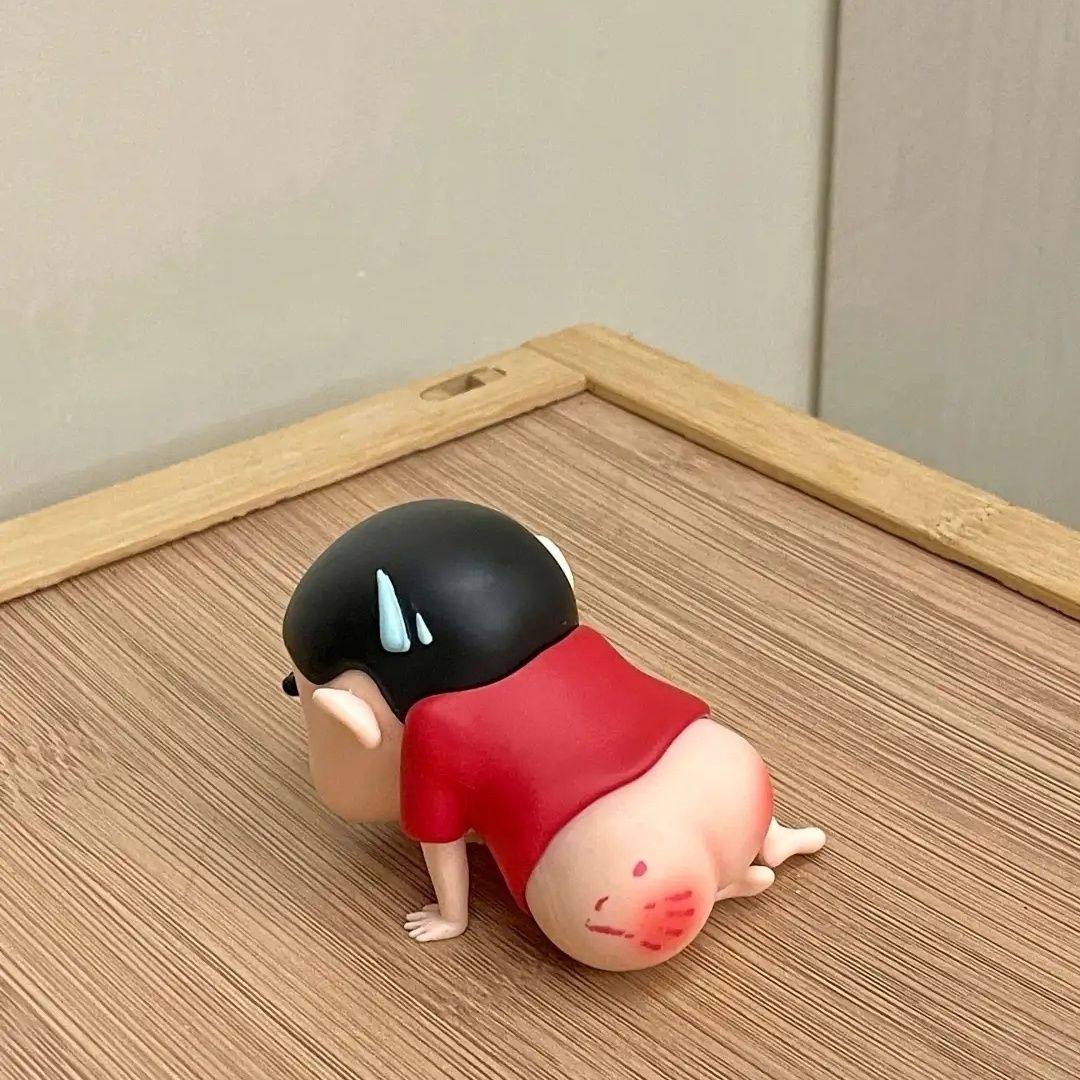 光pp小新emo新被美芽打肿了蜡笔小新可爱礼物家居桌面车载摆件