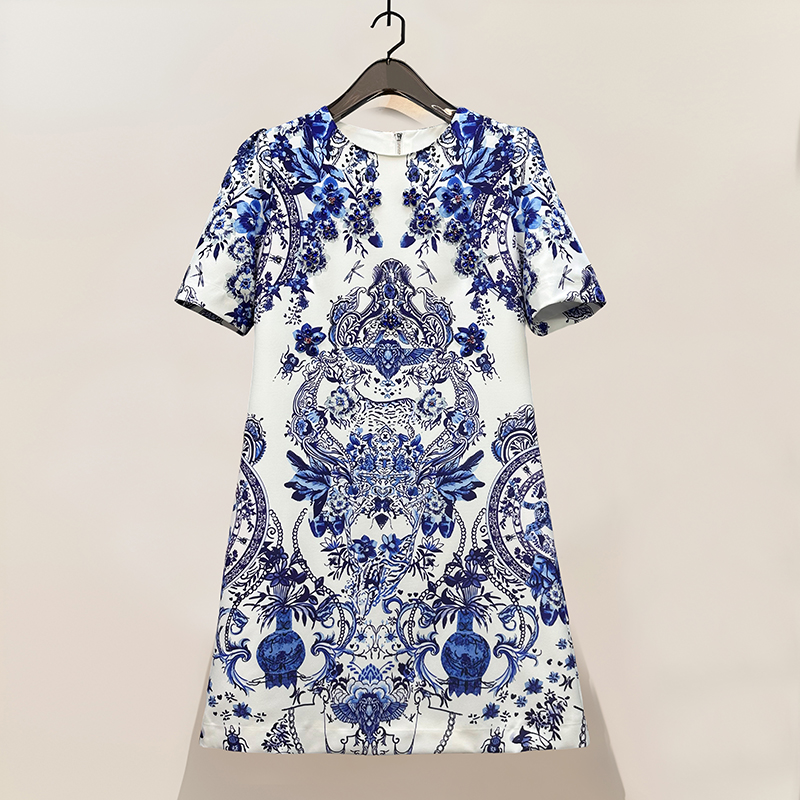 高级感时尚青花瓷定位印花裙子夏季女装手工镶钻轻奢小个子连衣裙