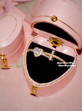 俏皮千金～爆闪美式辣妹爱心十字架戒指套装