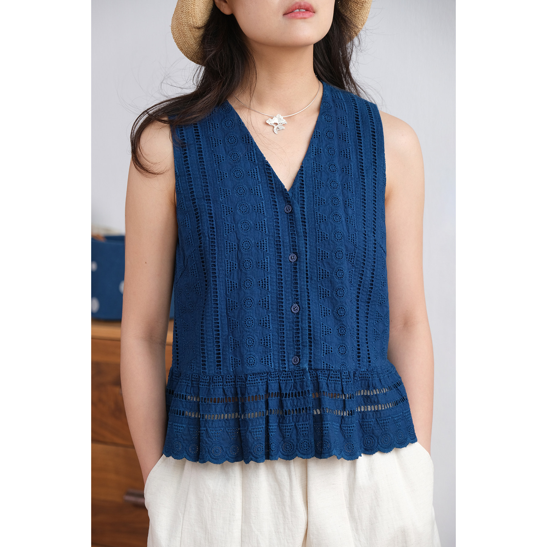 HF5069远家蓝染纯棉镂空边马甲