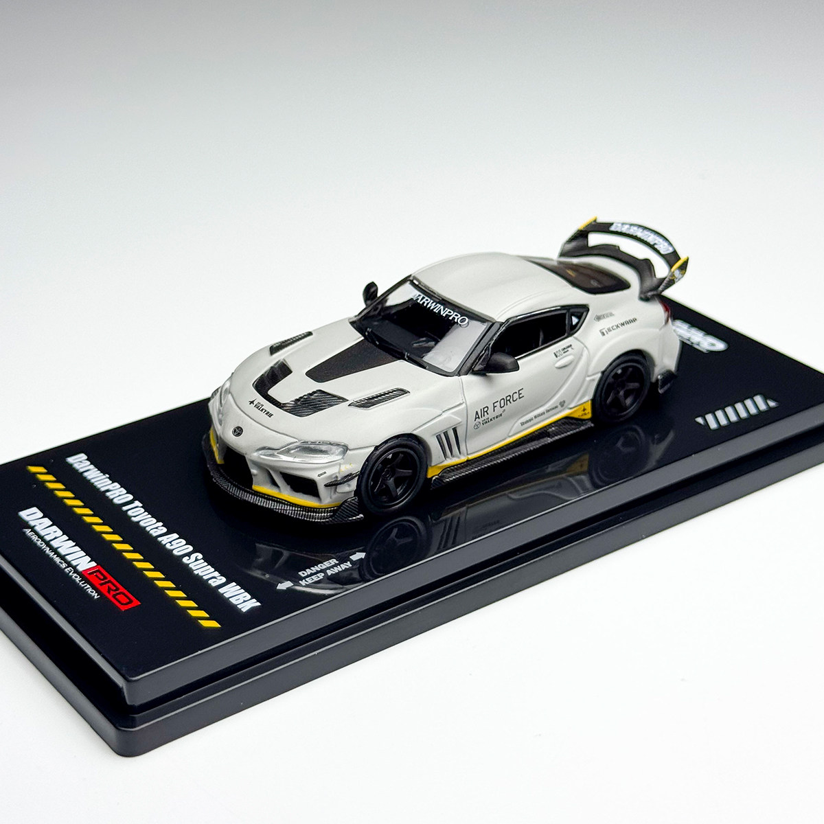 INNO 1:64 丰田 SUPRA A90 DarwinPRO 达尔文 哑光灰 合金车模 - 实物图