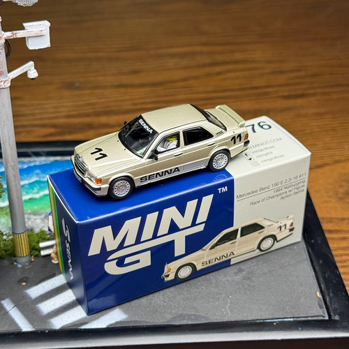 MINIGT 1:64 #1076 奔驰 190E Senna 人偶 合金汽车模型