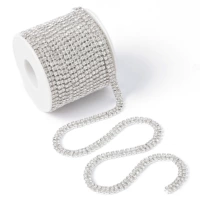 Двойной ряд, белые бриллианты на серебряном фоне, 6 мм, около 250 штук, 1 ярд.