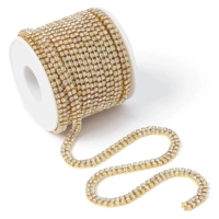 Двойной ряд, белые бриллианты на золотом фоне, 6 мм, около 250 штук, 1 ярд.