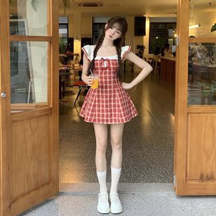 法式复古方领红格纹小飞袖连衣裙女2026夏季新款收腰显瘦公主短裙