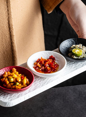 喜宴前菜碟红色调料碟小果盘泡菜碟子点心蘸料配菜茶点盘陶瓷味碟