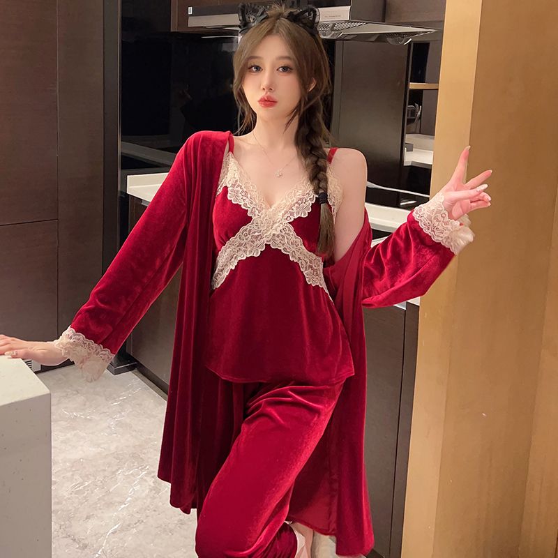 金丝绒睡衣女带胸垫吊带三件套酒红性感睡袍纯欲风秋季新款家居服